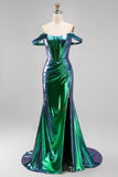 Vestido de baile de finalistas com espartilho de sereia verde esmeralda com ombros caídos, com franzidas e abertura lateral