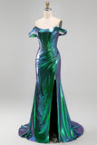 Vestido de baile de finalistas com espartilho de sereia verde esmeralda com ombros caídos, com franzidas e abertura lateral