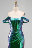Vestido de baile de finalistas com espartilho de sereia verde esmeralda com ombros caídos, com franzidas e abertura lateral