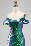 Vestido de baile de finalistas com espartilho de sereia verde esmeralda com ombros caídos, com franzidas e abertura lateral