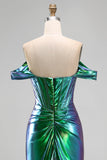 Vestido de baile de finalistas com espartilho de sereia verde esmeralda com ombros caídos, com franzidas e abertura lateral