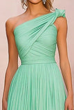 Uma linha de um ombro hortelã ruched longo vestido de gala
