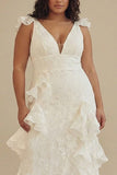 Vestido branco branco de decote em V com folhos e mais size com renda