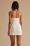 Bainha de pescoço de halter cortado o vestido branco de cetim