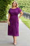 Vestido Mãe da Noiva Roxo Bainha Chiffon Midi Tamanhos Grandes Ruched