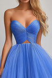 Uma linha azul querido longo vestido de baile de tule