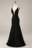 Vestido formal comprido em cetim de sereia preta com renda