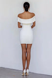 Vestidinho Branco com Arco Fora do Ombro Curto/Mini Bodycon