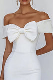 Vestidinho Branco com Arco Fora do Ombro Curto/Mini Bodycon