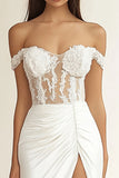 Vestido de Noiva com Fenda Sereia Branco Fora do Ombro Ruched Cetim Longo
