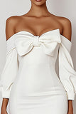 Vestidinho Branco com Arco Cetim Fora do Ombro Bodycon Curto/Mini Mangas Compridas