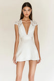 Vestidinho Branco Decote em V Linha-A Renda Curto/Mini