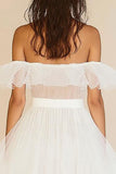 Branco Uma linha fora do ombro babado vestido de formatura