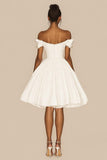 Branco Uma linha fora do ombro cetim babado vestido de formatura