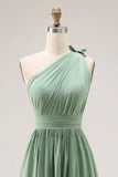 Verde Uma linha de um ombro Ruched vestido de dama de honra com fenda