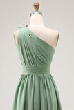 Verde Uma linha de um ombro Ruched vestido de dama de honra com fenda