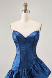 Uma linha sem alças assimétrica azul escuro homecoming vestido