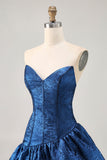 Uma linha sem alças assimétrica azul escuro homecoming vestido