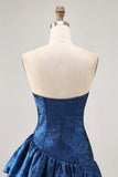 Uma linha sem alças assimétrica azul escuro homecoming vestido