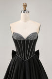 Preto A-Line Strapless frisado vestido curto Homecoming com arco