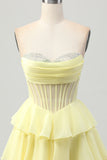 Amarelo A-Line Strapless Tiered Corset Homecoming Vestido com Missangas