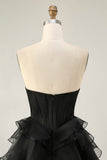 Espartilho preto sem alças em camadas uma linha curto Homecoming Dress com frisos