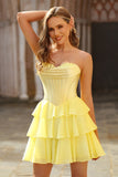 Espartilho amarelo sem alças A Line Tiered Short Homecoming Dress