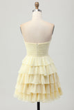 Amarelo sem alças Uma linha Tiered Homecoming Dress com arco