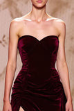 Veludo vermelho escuro querido vestido de noite longo com fenda