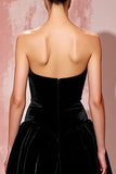 Preto simples sem alças uma linha de veludo vestido de noite
