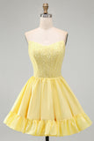Espartilho Amarelo A-Line Strapless Pearls Vestido Curto de Regresso a Casa com Folhos