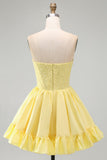 Espartilho Amarelo A-Line Strapless Pearls Vestido Curto de Regresso a Casa com Folhos