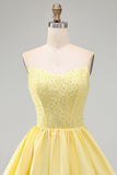 Espartilho Amarelo A-Line Strapless Pearls Vestido Curto de Regresso a Casa com Folhos