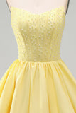 Espartilho Amarelo A-Line Strapless Pearls Vestido Curto de Regresso a Casa com Folhos