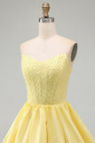 Espartilho Amarelo A-Line Strapless Pearls Vestido Curto de Regresso a Casa com Folhos