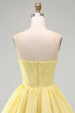 Espartilho Amarelo A-Line Strapless Pearls Vestido Curto de Regresso a Casa com Folhos