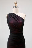Um ombro preto rosa bainha longo vestido de dama de honra com fenda