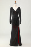 Preto vermelho Ruched bainha manga longa vestido de dama de honra com fenda