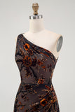 Um ombro preto floral bainha vestido dama de honra