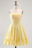Amarelo Strapless A-Line Corset Homecoming Dress com Missangas