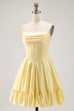 Amarelo Strapless A-Line Corset Homecoming Dress com Missangas