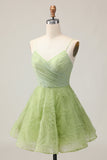 A Linha Esparguete Correias Verde Ruched Short Homecoming Dress com costas abertas