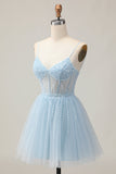 Azul claro Uma linha frisada curto Sequins Homecoming vestido com renda para trás