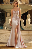 Vestido de Baile Longo com Alças Finas e Apliques em Champanhe