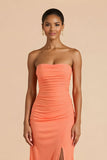 Laranja Strapless Ruched Bainha Long Vestido de Dama de Honra com Fenda