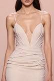 Vestido de noite ruched de cetim de marfim com fenda