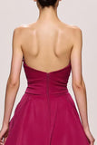Fuchsia cetim uma linha Ruched Strapless longo vestido de noite com fenda