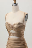 Escuro Khaki Ruched Cut-Out Tight Mini Homecoming Dress com renda para trás