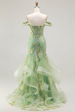 Vestido longo de baile de baile de sereia com contas e tons de ombro descoberto, com folhos