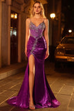Vestido longo de baile de finalistas com espartilho de sereias roxo escuro com missangas